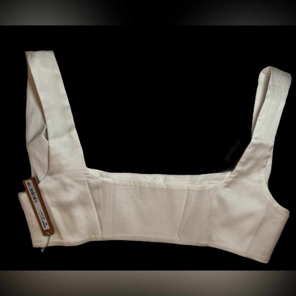 Square Neck Corset From Skims. Paired Perfectly With A Cute Pair Of Jeans.